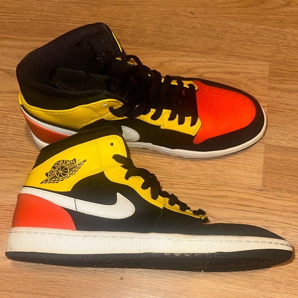 Jordan Men’s Shoe - Picture 2 of 3